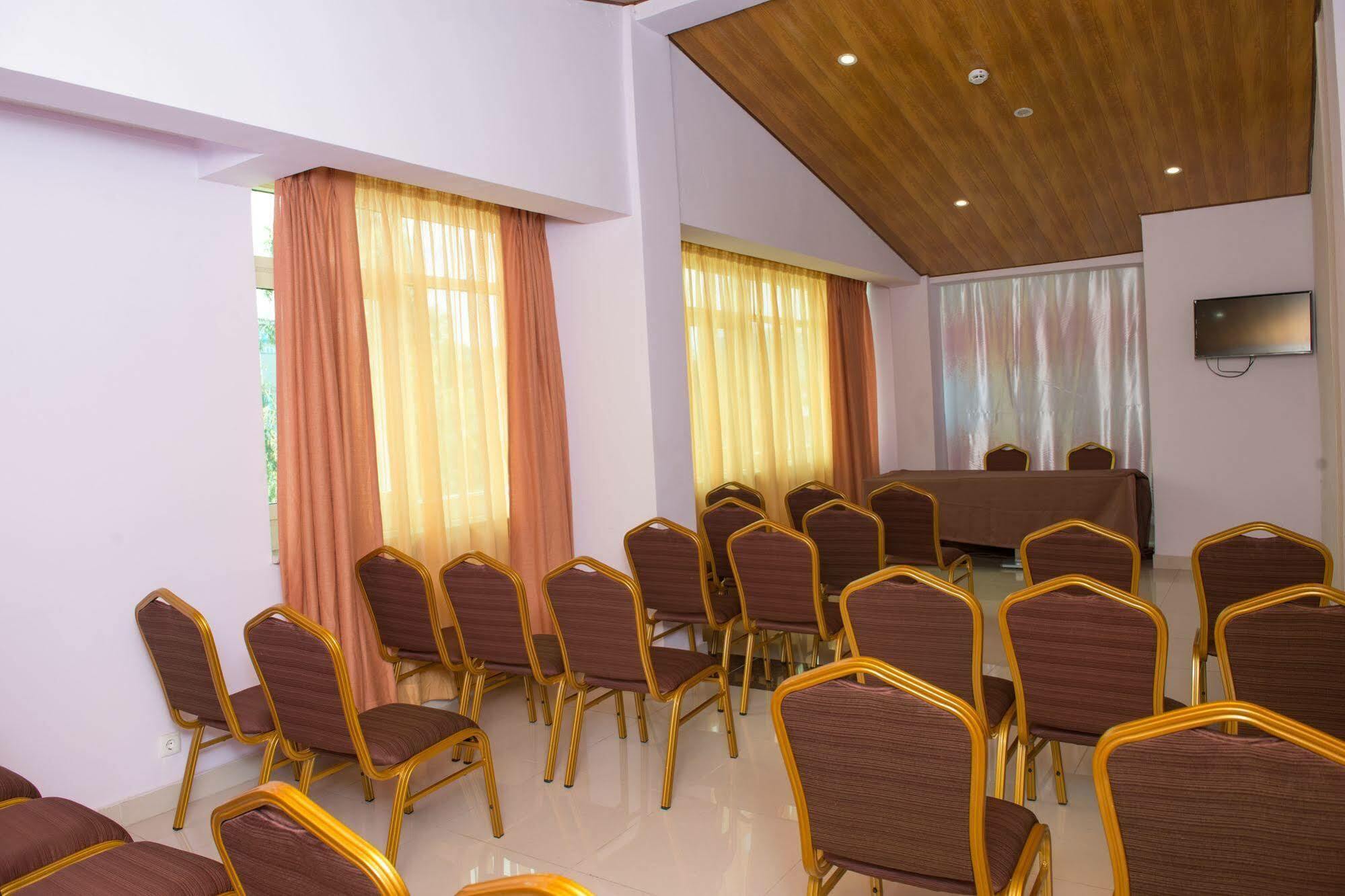 C Fun Addis Hotel Extérieur photo
